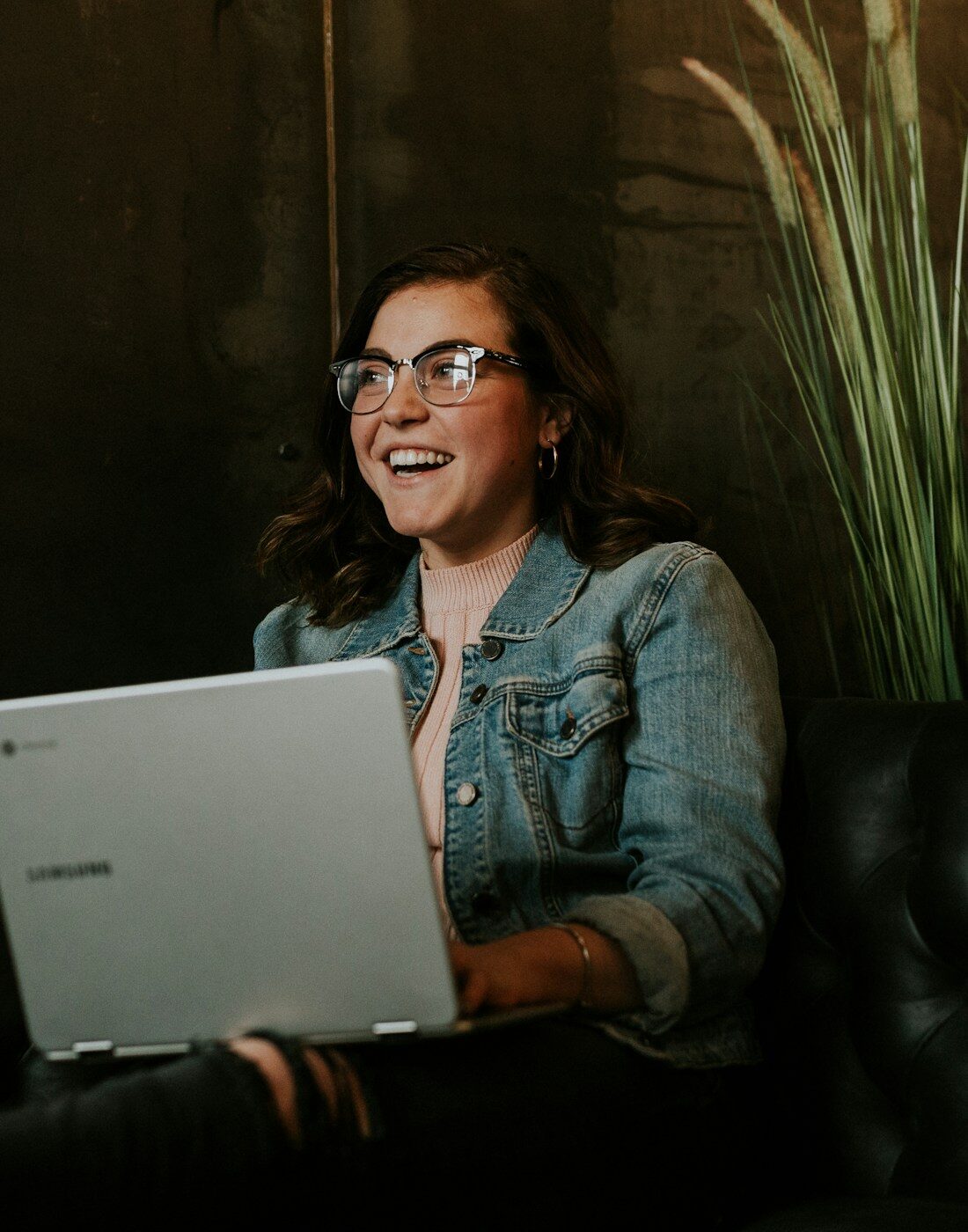 A learner taking an Itqan course on a laptop