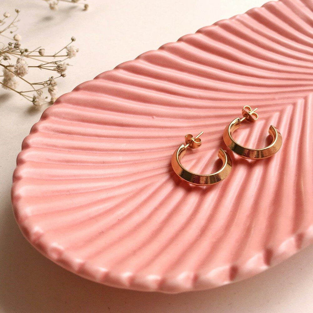 A pair of polished gold hoops
